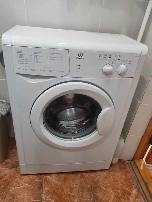 Продам стиральную машину indesit