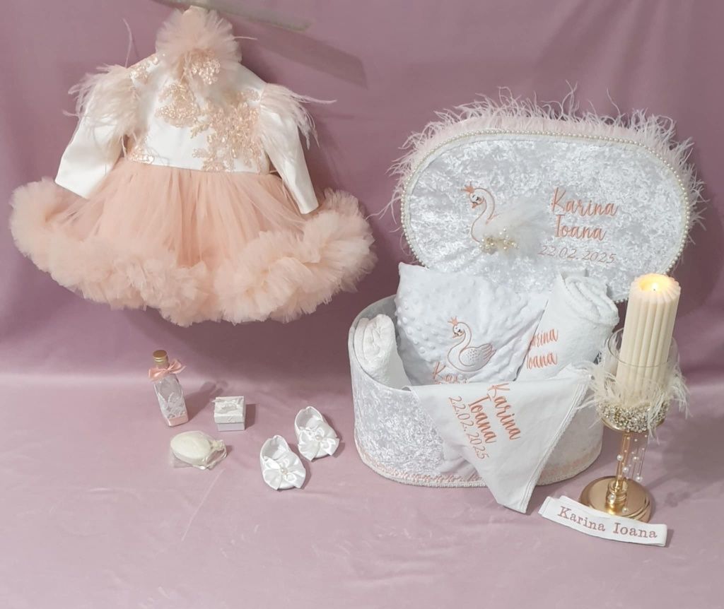 Trusouri si Lumanari de Botez Personalizate