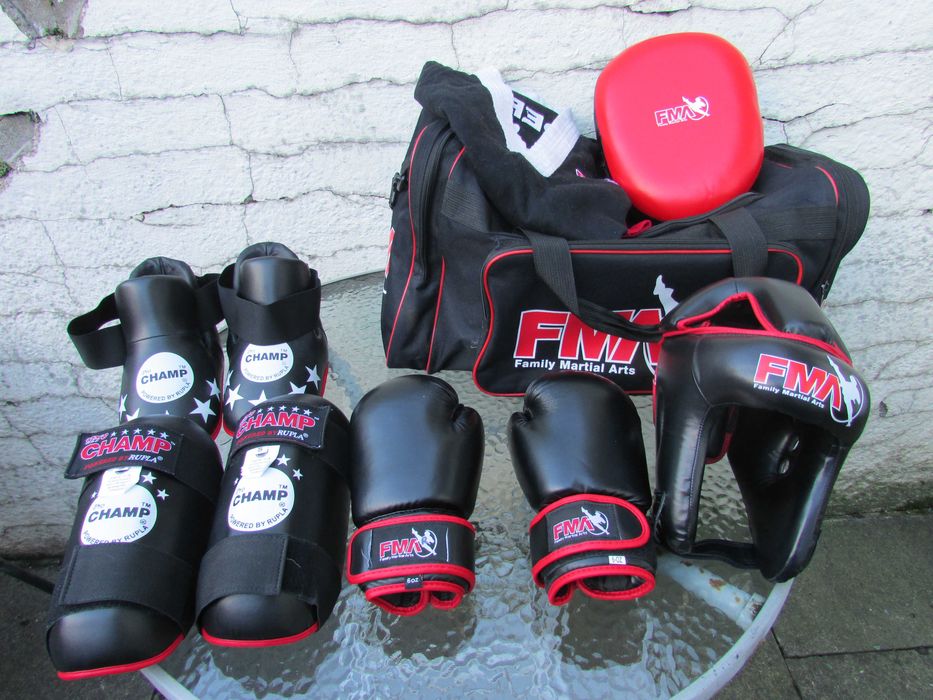 Екипировка за карате - кик бокс Pro Champ - FMA