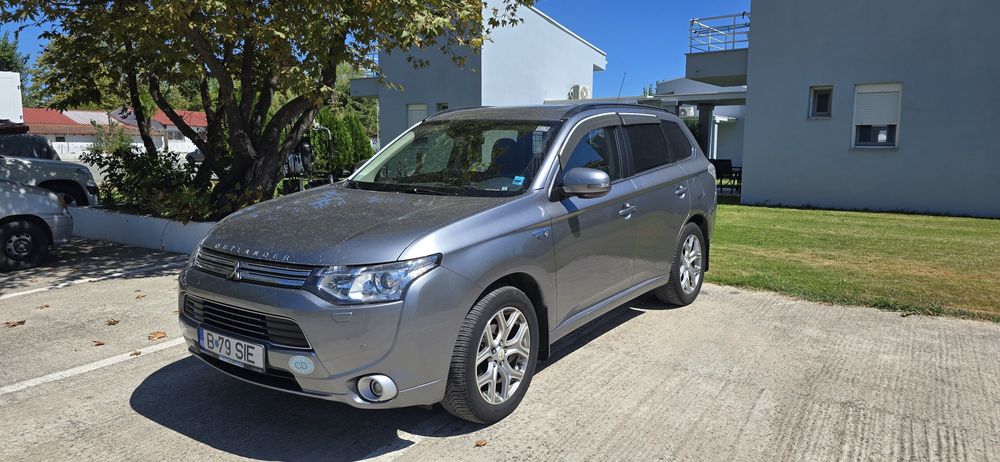 Vand Mitsubishi Outlander PHEV dotari FULL Model InStyle PLUS