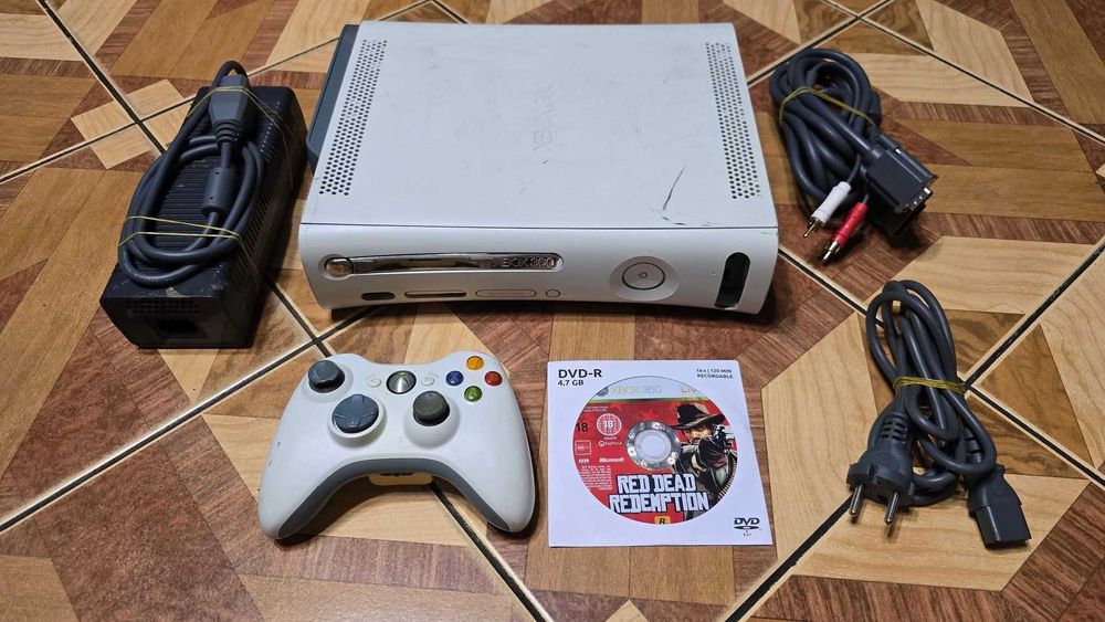 Xbox 360 + две игри