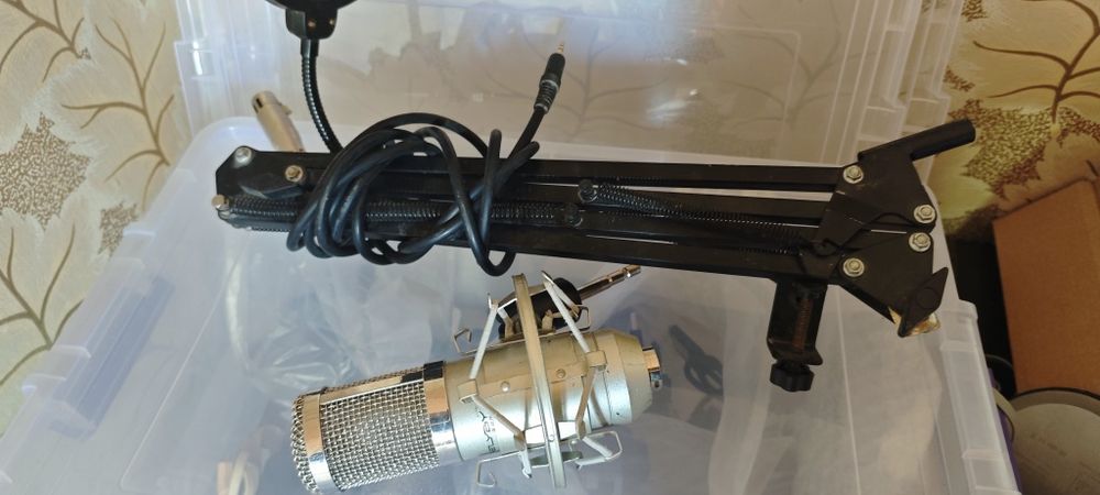 Микрофон с пантографом