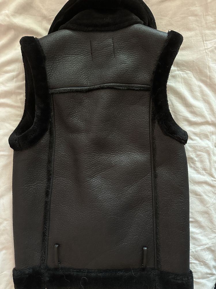 Кожен елек Stradivarius