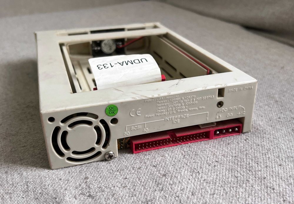 Rack retro SuperRack 133 pentru HDD IDE UDMA 3.5 inch colectie PC