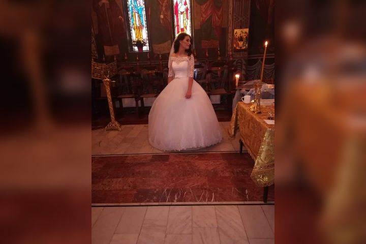 ATENTIE  citiți bine anuntul Vand rochie de mireasa