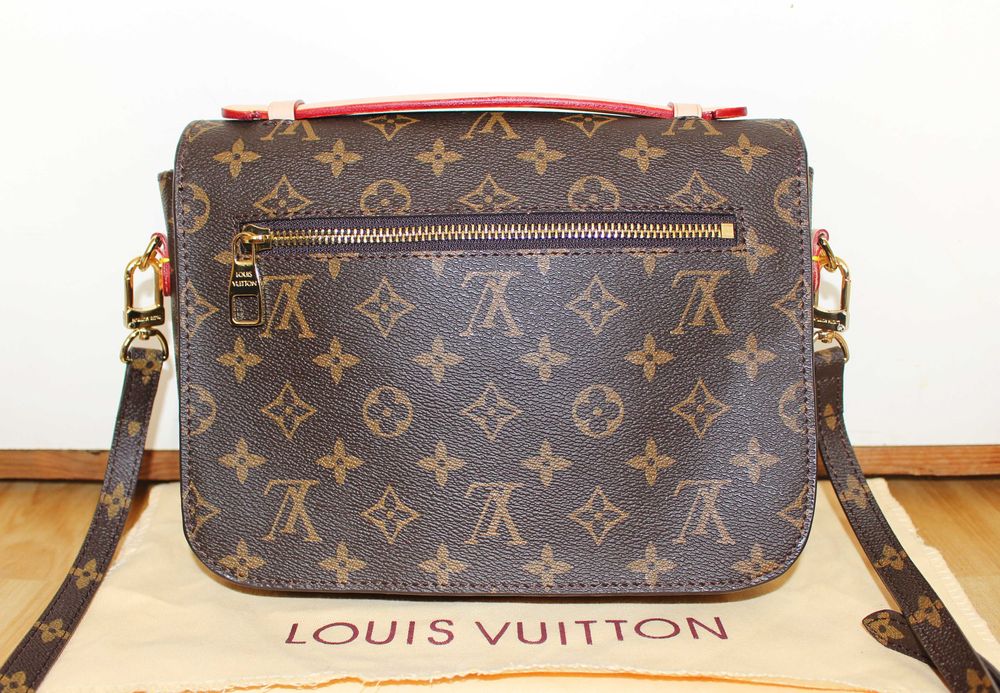 Дамската чанта Louis Vuitton Pochette Métis