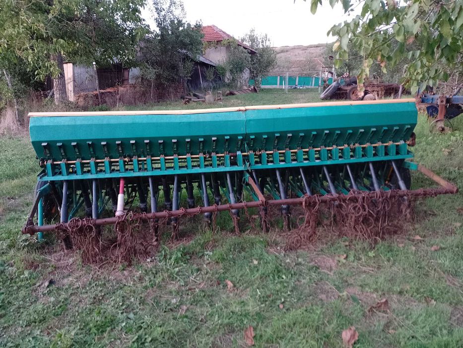 Semanatoare porumb , paioase , disc , plug tractor