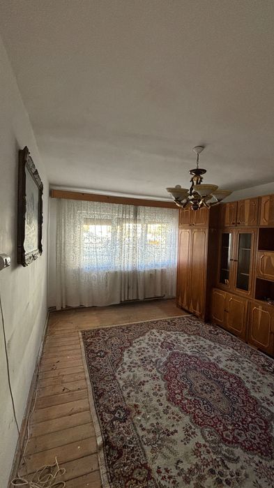 Vand apartament decomandat