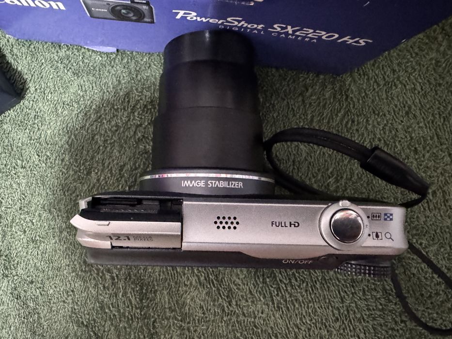 Canon PowerShot SX220 HS Digital Camera 14x Optical Zoom 12.1MP