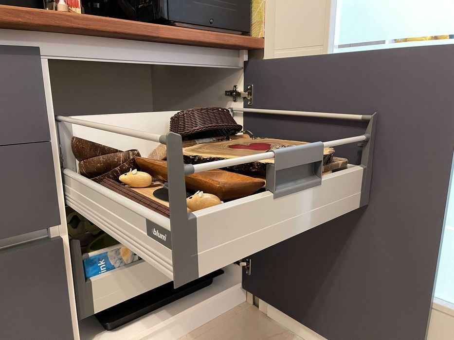 Комплект Blum TANDEMBOX plus М вътрешно чекмедже с 1 рейлинг