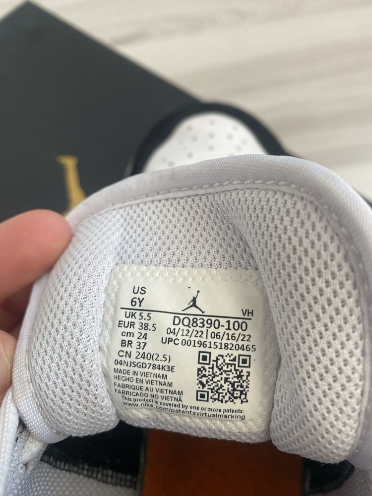 Nike Jordan 1 mid cu cutia oroginalā
