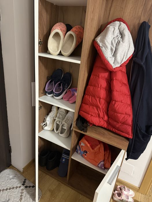 Vand cuier in stare foarte buna