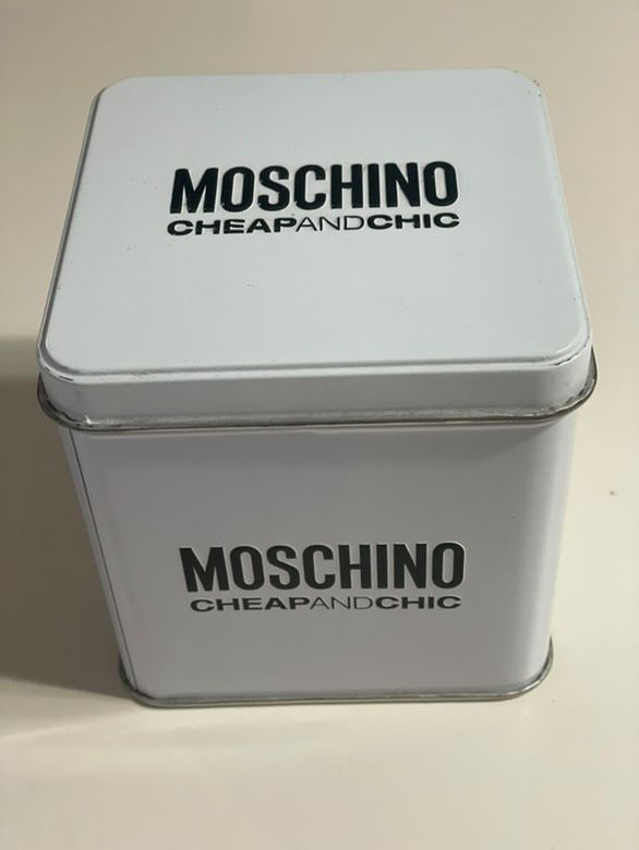 Часовник Moschino