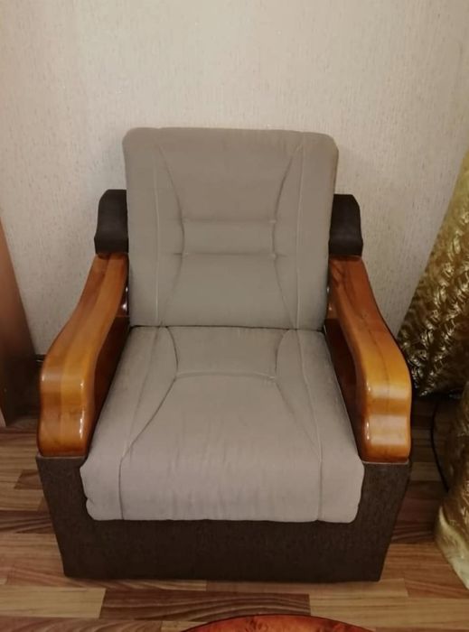 Срочно продаю диван и два кресла