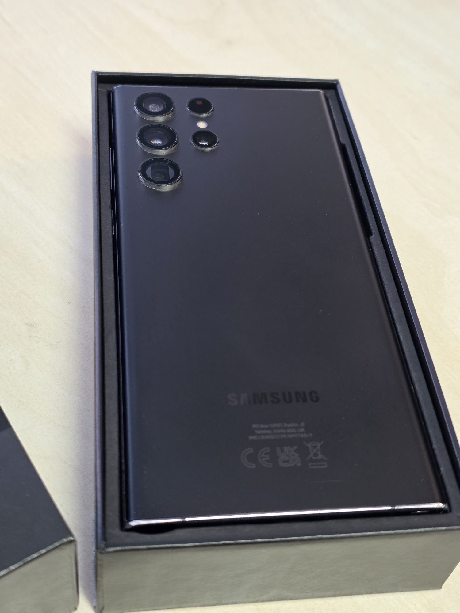 Продавам Samsung Galaxy S22 Ultra, 5G, 256GB