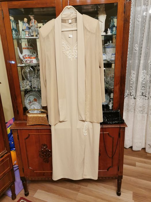 Vând rochie de ocazie.