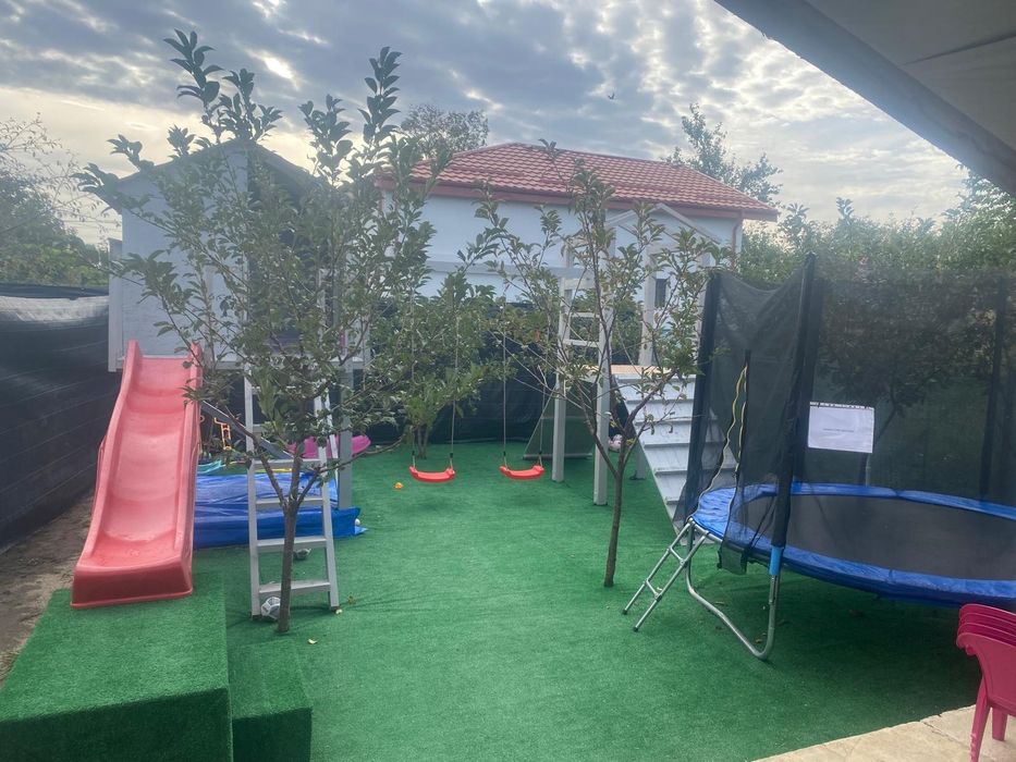 Inchiriez curte cu loc de joaca pt petreceri