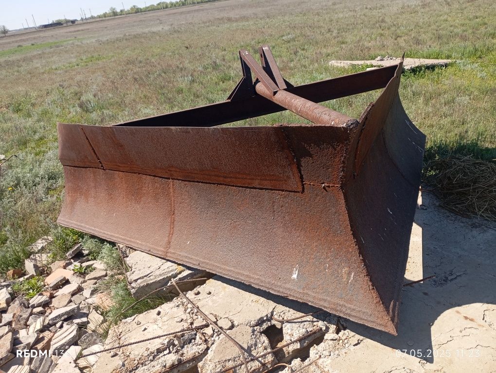Угольгик отвал для трактора