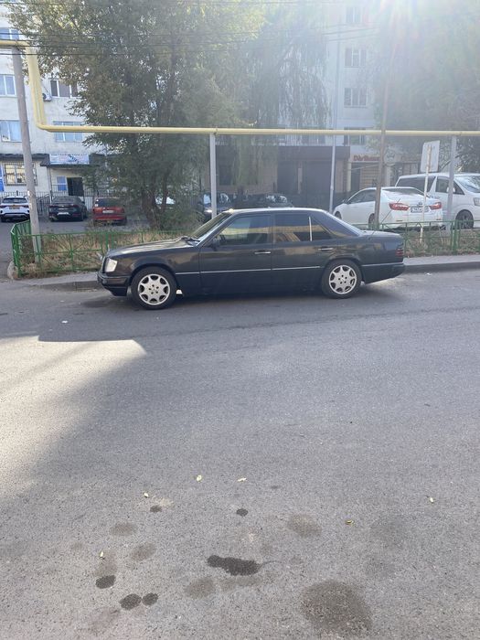 Срочно продам мерседес 124