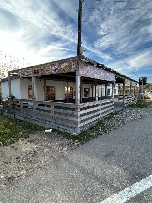 Vând 4 spații comerciale