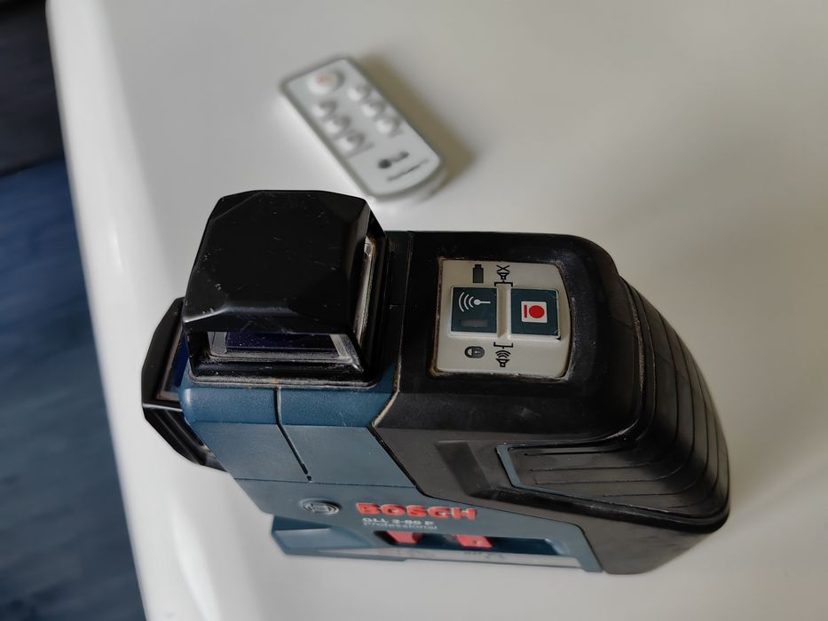 Продавам лазерен нивелир Bosh GLL в перфектно състояние 2-80 P