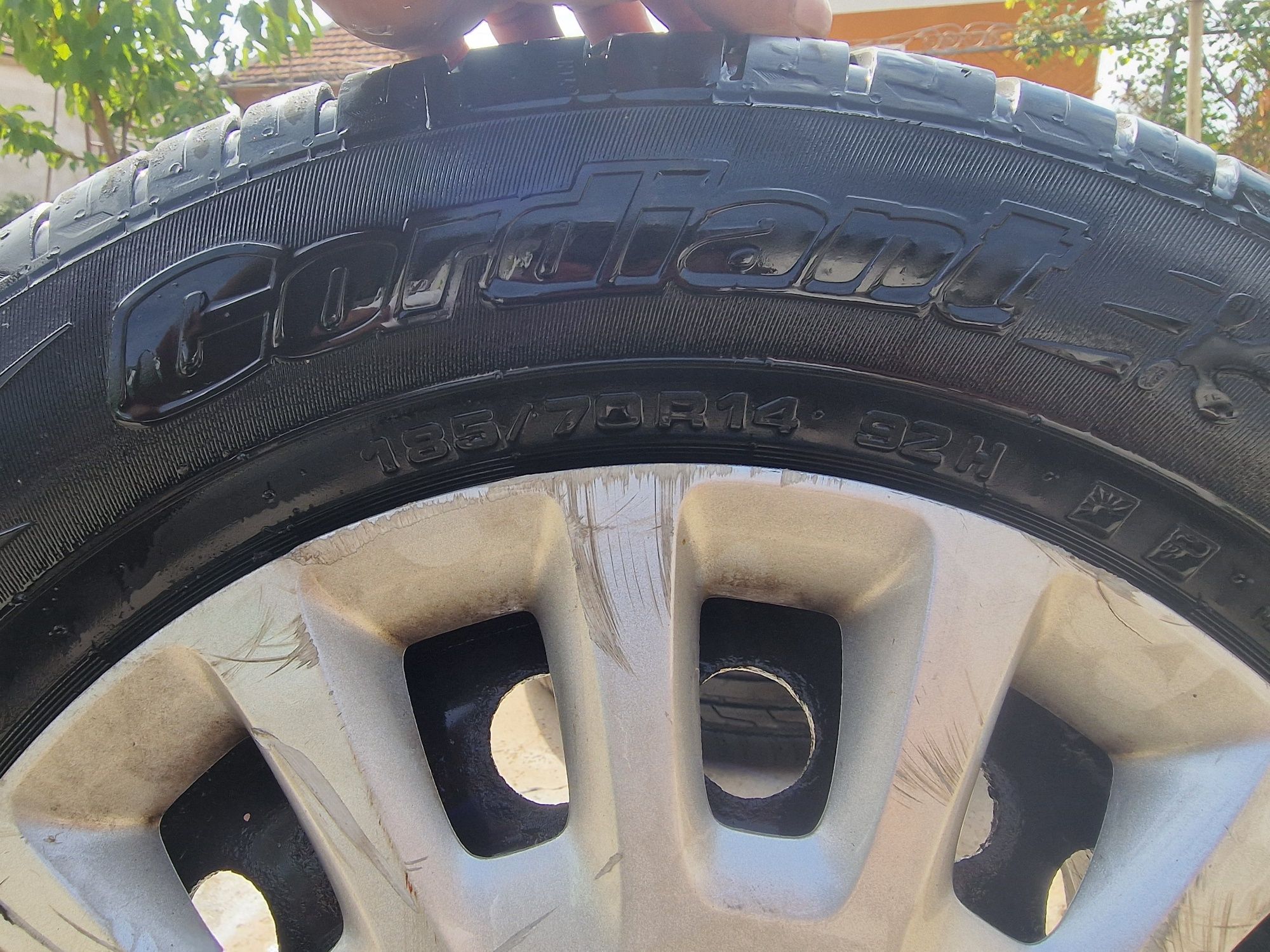 Джанти с гуми 4/100 R14 като нови...може и смяна за джанти 17 18 5×112
