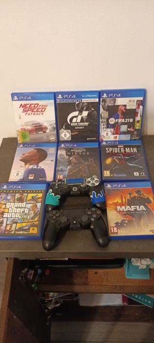 PS4 Slim 500GB cu 2 controllere si 8 jocuri, cu cutie originala