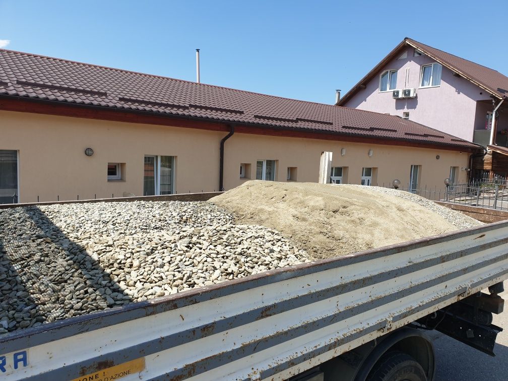 Nisip sort pamant negru pietris piatra concasata moloz
