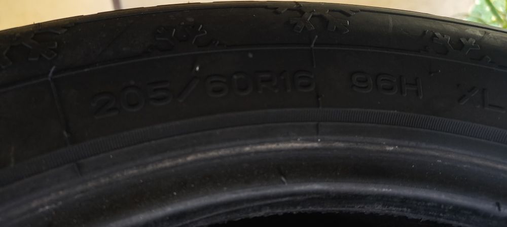 Гуми зимни 205/60/16