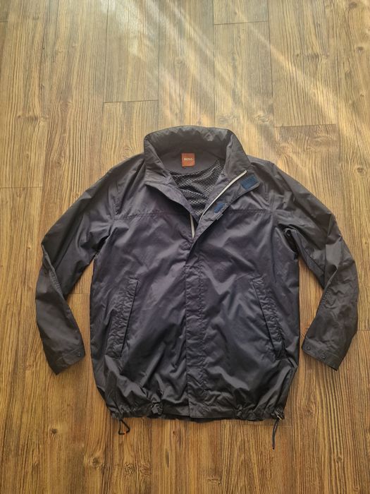 Страхотно мъжко яке ветровка HUGO BOSS размер XL