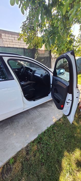 Vand Audi A4 b8 din anul 2010, in conditii bune fara defecte.