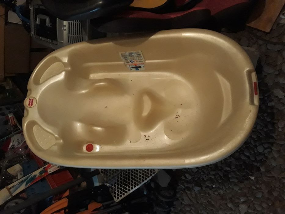 Cădiță bebe cu suport încorporat!