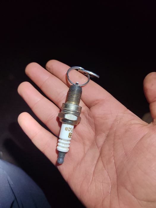 Брелки в виде свечек зажигания