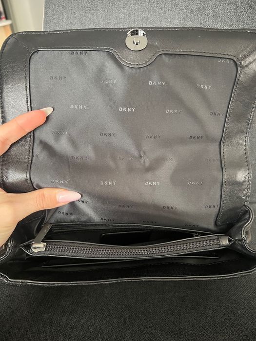 Дамска чанта DKNY