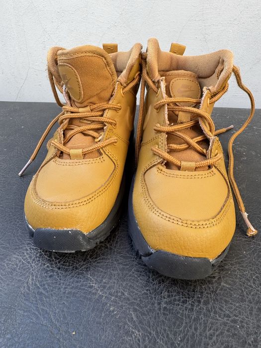 Зимни боти. Nike! Без следи от употреба,като нови