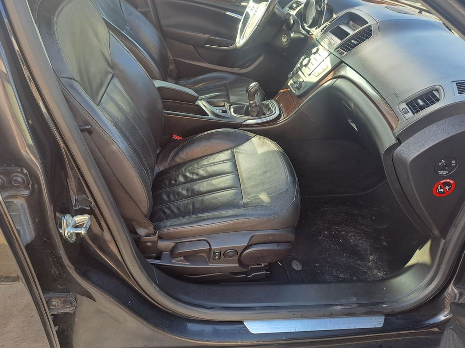 Vând Opel insignia 2.0cdti