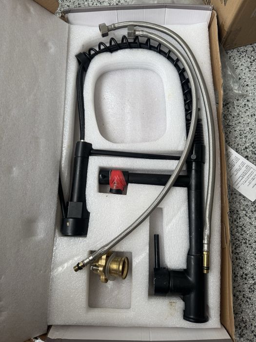 Baterie sanitara cu dus extractabul si arc