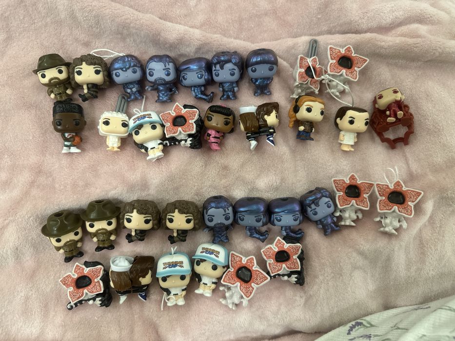 Обмениваю kinder joy stranger things