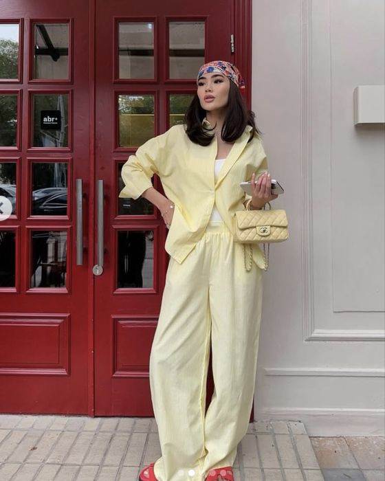 Двойка сливочного цвета