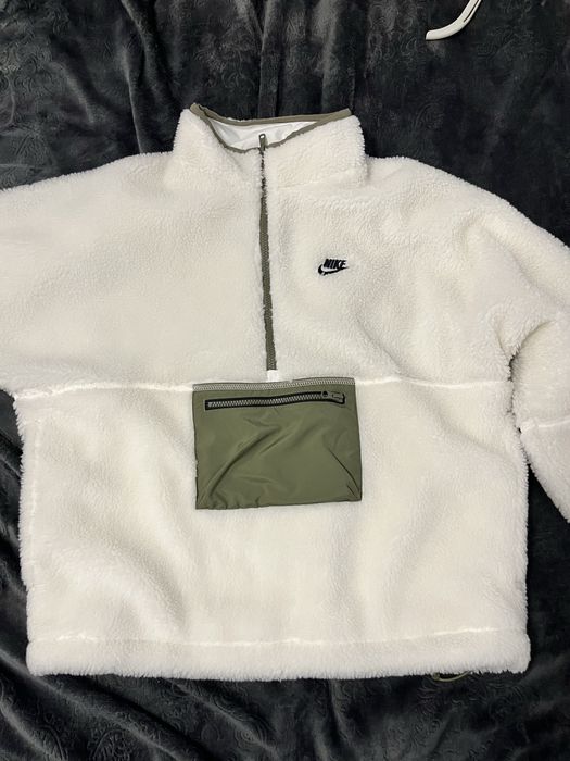 Поларено яке Nike, не е носено нито веднъж