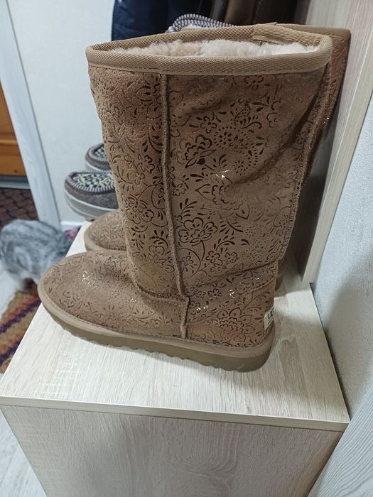 Продам Угги женские зимние