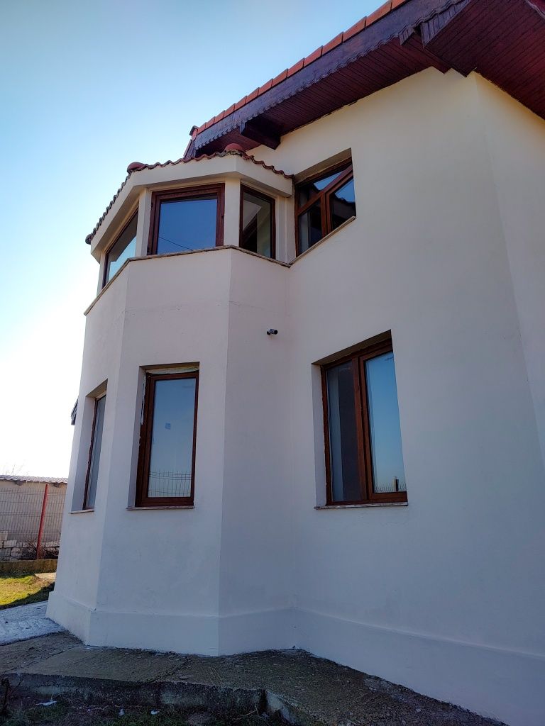 Casa spatioasa cu teren generos, poziție pe colț
