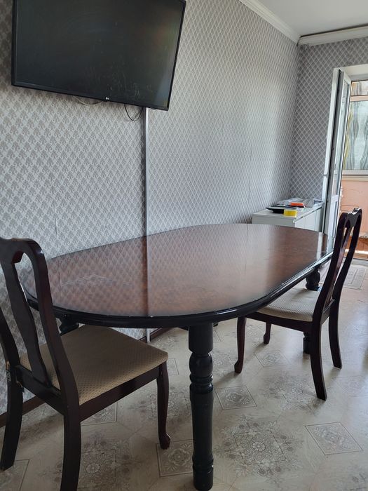 Продам стол с 6 стульями  БУ