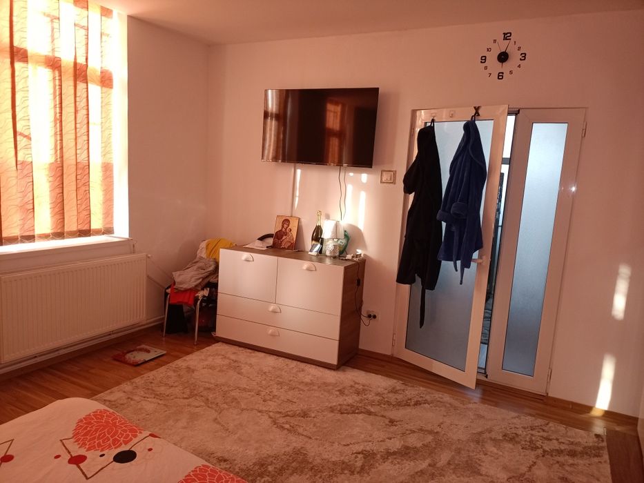 Vând casă piata Centrală 3 camere