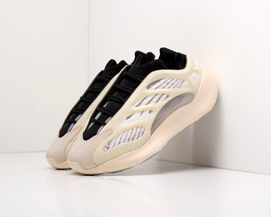 Кроссовки Adidas yeezy boost 700 v3