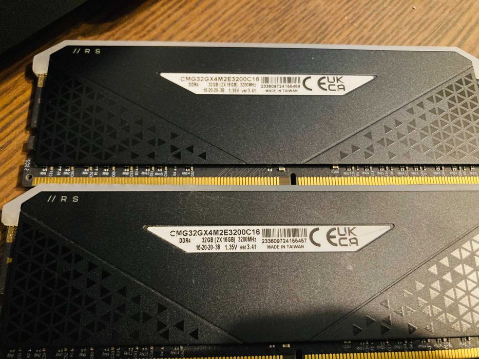 2x16GB Corsair VENGEANCE RGB RS 32GB DDR4 3200MHz CL16
