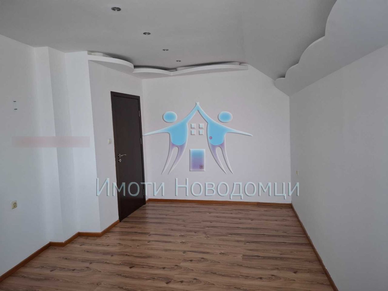 Продава се Тристаен апартамент в Шумен, Пазара - 75 кв.м за 1292 €/кв.м - Снимка #2