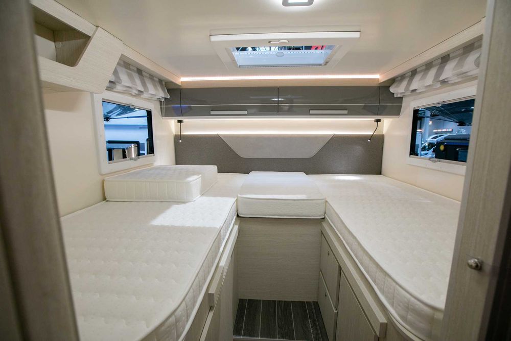 Autorulotă NobelArt A-9000, nou model 2025, Alcove, 6 Locuri, Ford