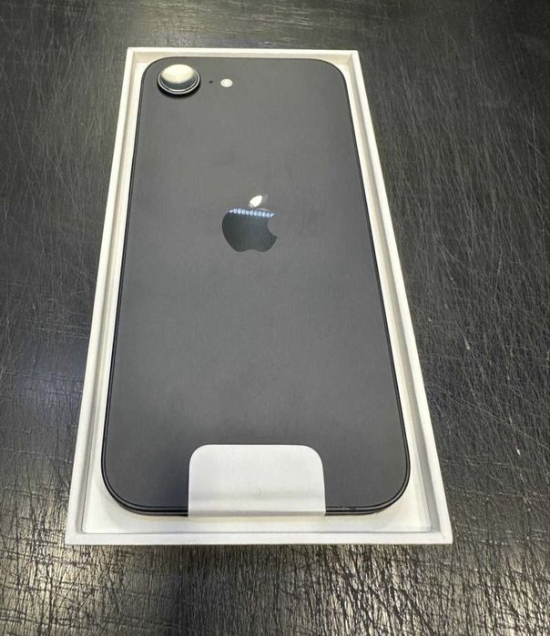 iPhone 16 E   NOU  100% Bateria