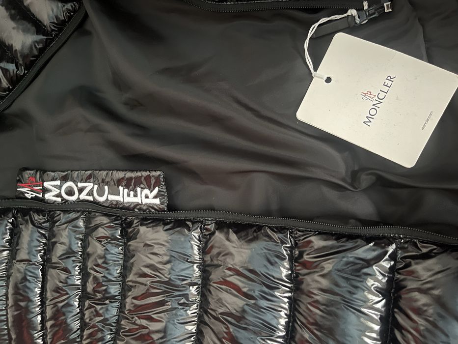 Moncler Черен лъскав Елек с качулка